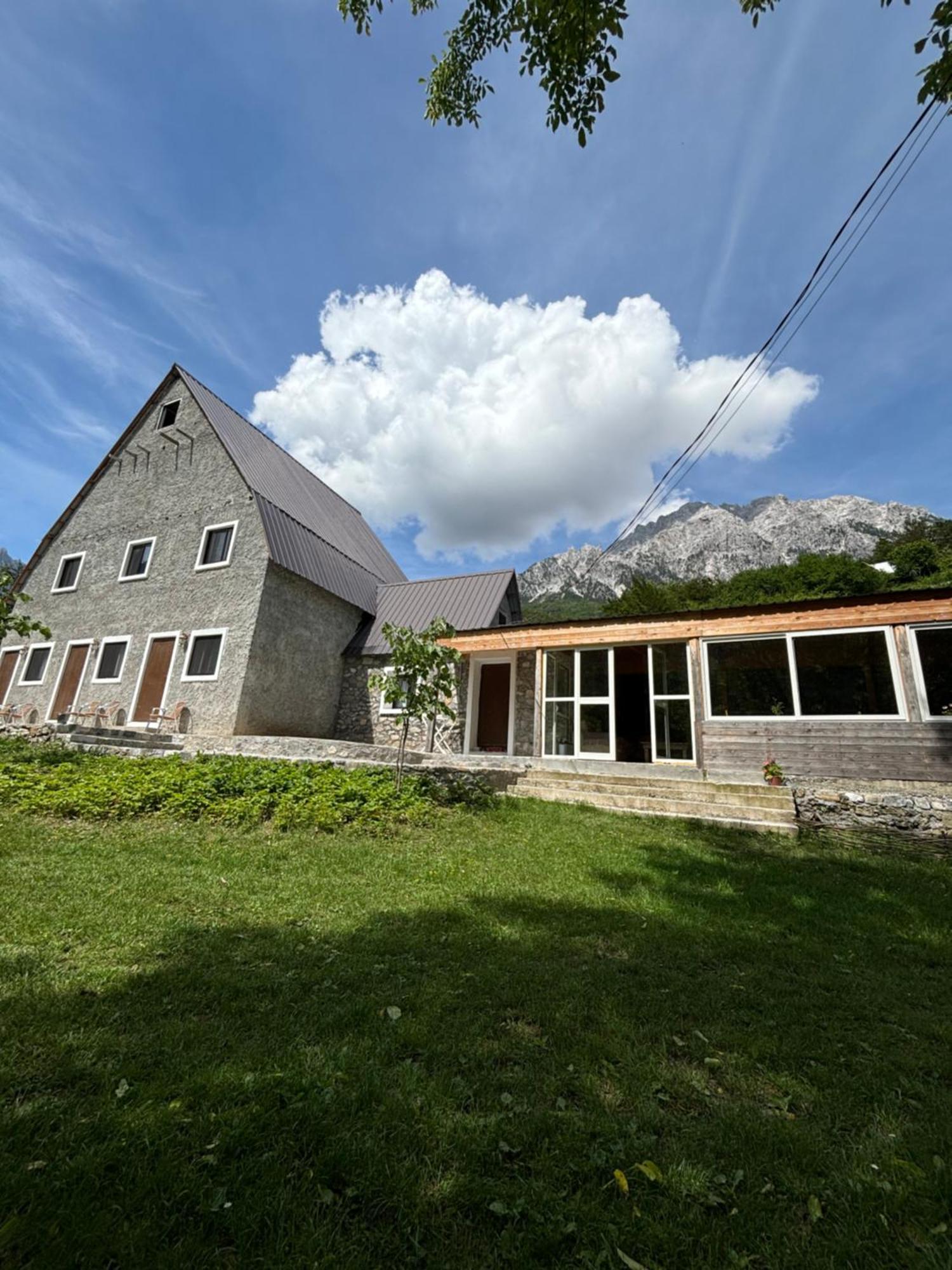 Magic Space Petros Skafias Guest house Theth