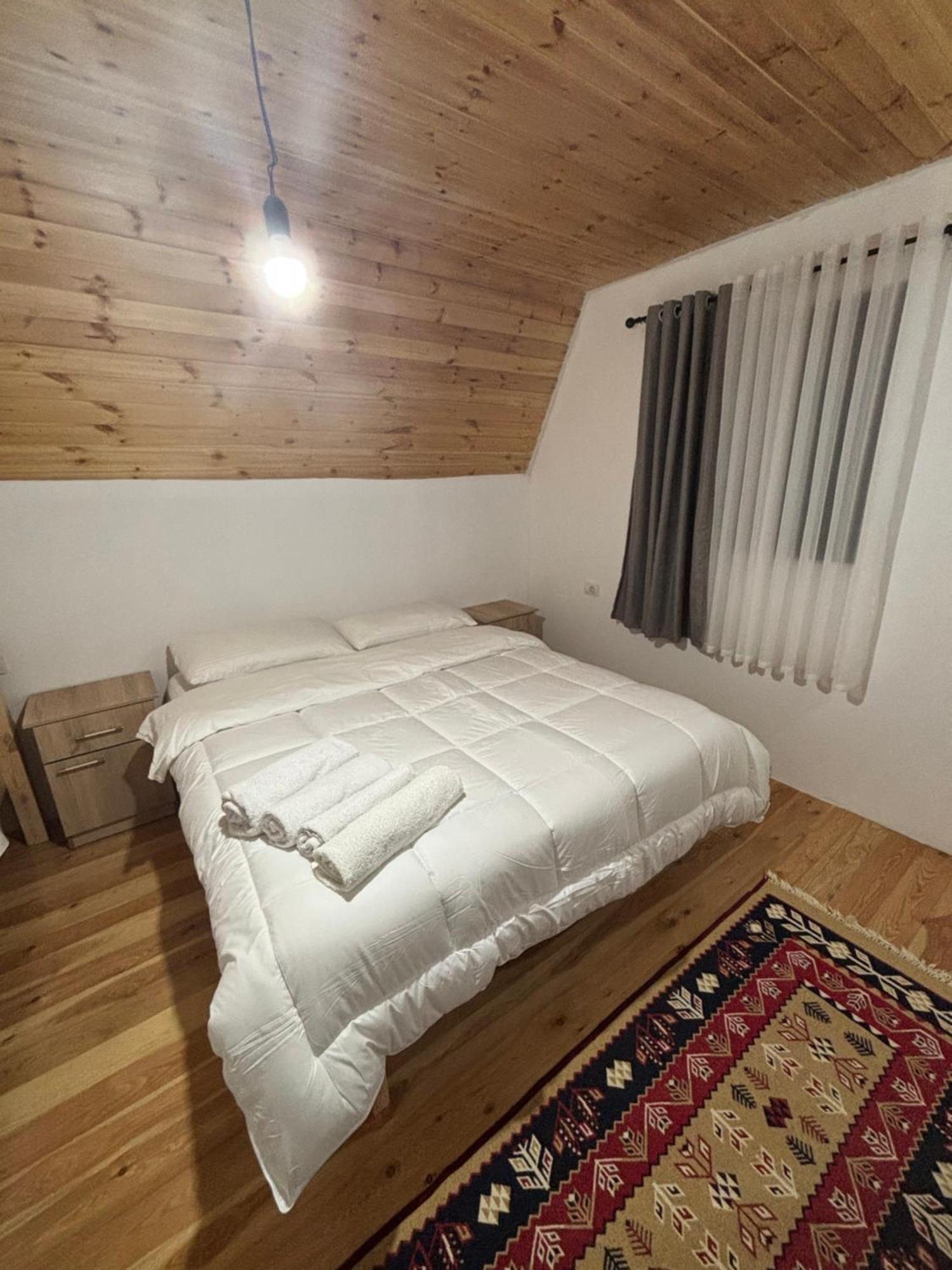 Magic Space Petros Skafias Guest house Theth